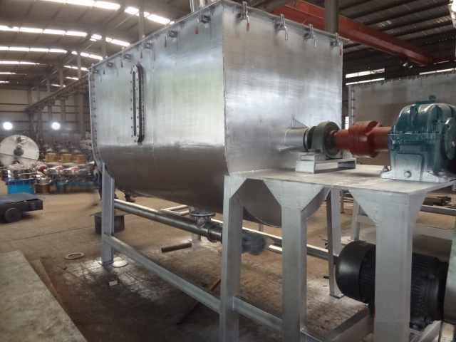 臥（wò）式（shì）雙螺條混合（hé）機